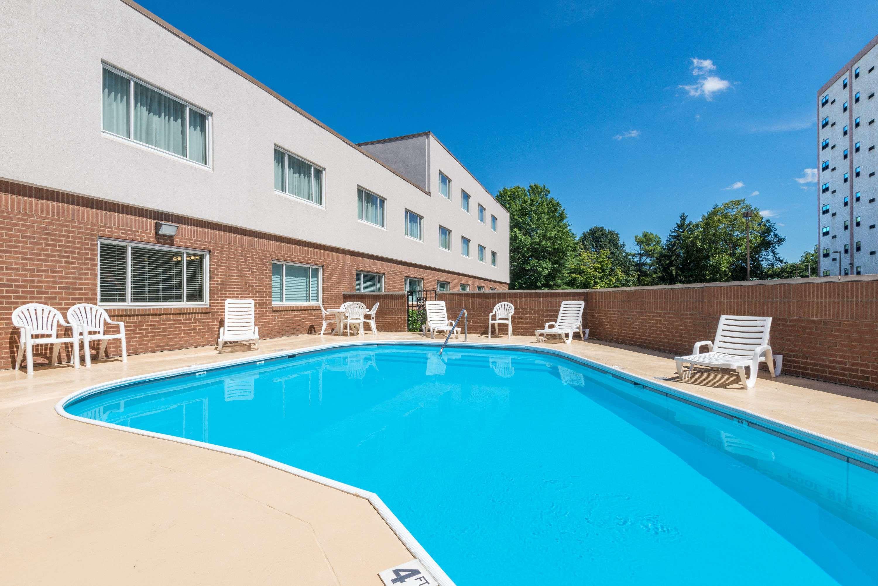 Ramada By Wyndham Paintsville Hotel & Conference Center Exterior foto